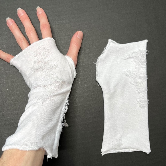 Mummy Gloves White Ripped Arm Warmers Wrist Length Cosplay Costume Cover - Picture 1 of 4